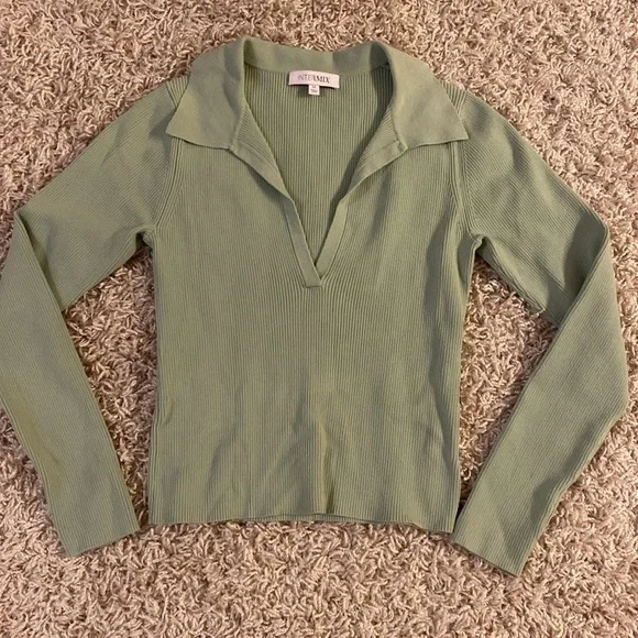 INTERMIX Light Green V-Neck Sweater size M